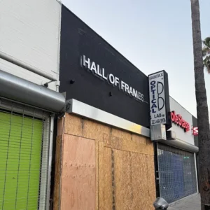 Commercial board-up services in Los Angeles