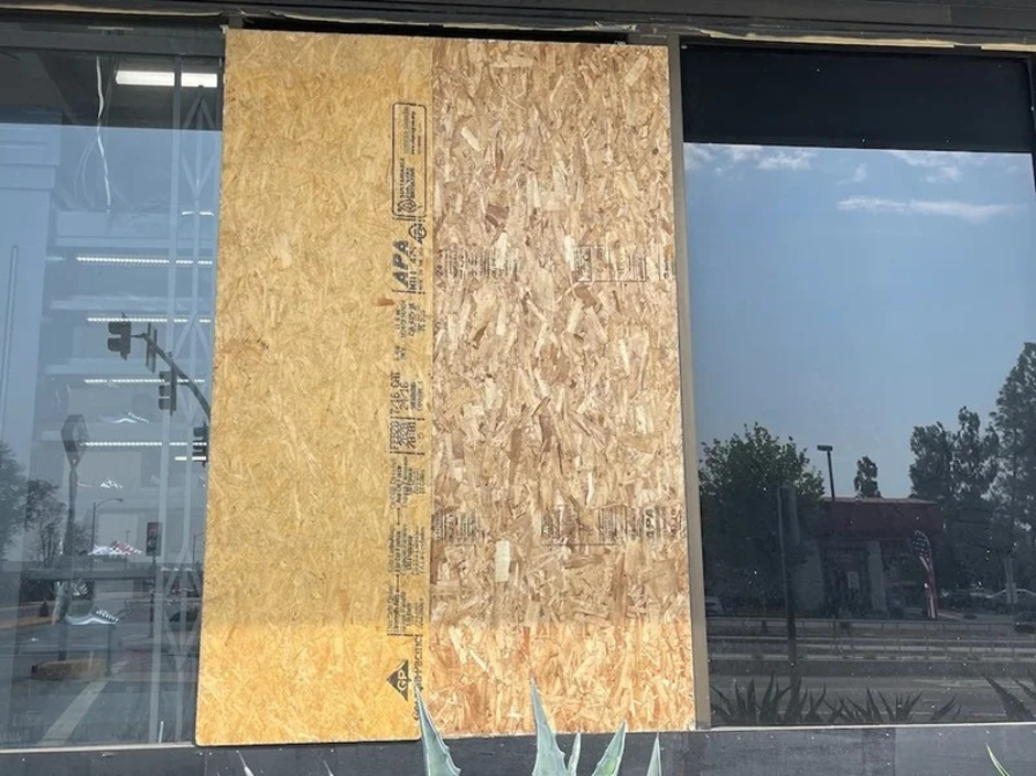 Commercial board-up service in Hollywood, California
